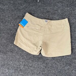Columbia Coral Point II Womens L Khaki Shorts Omni Shade UPF 30 Outdoor‎ NWT